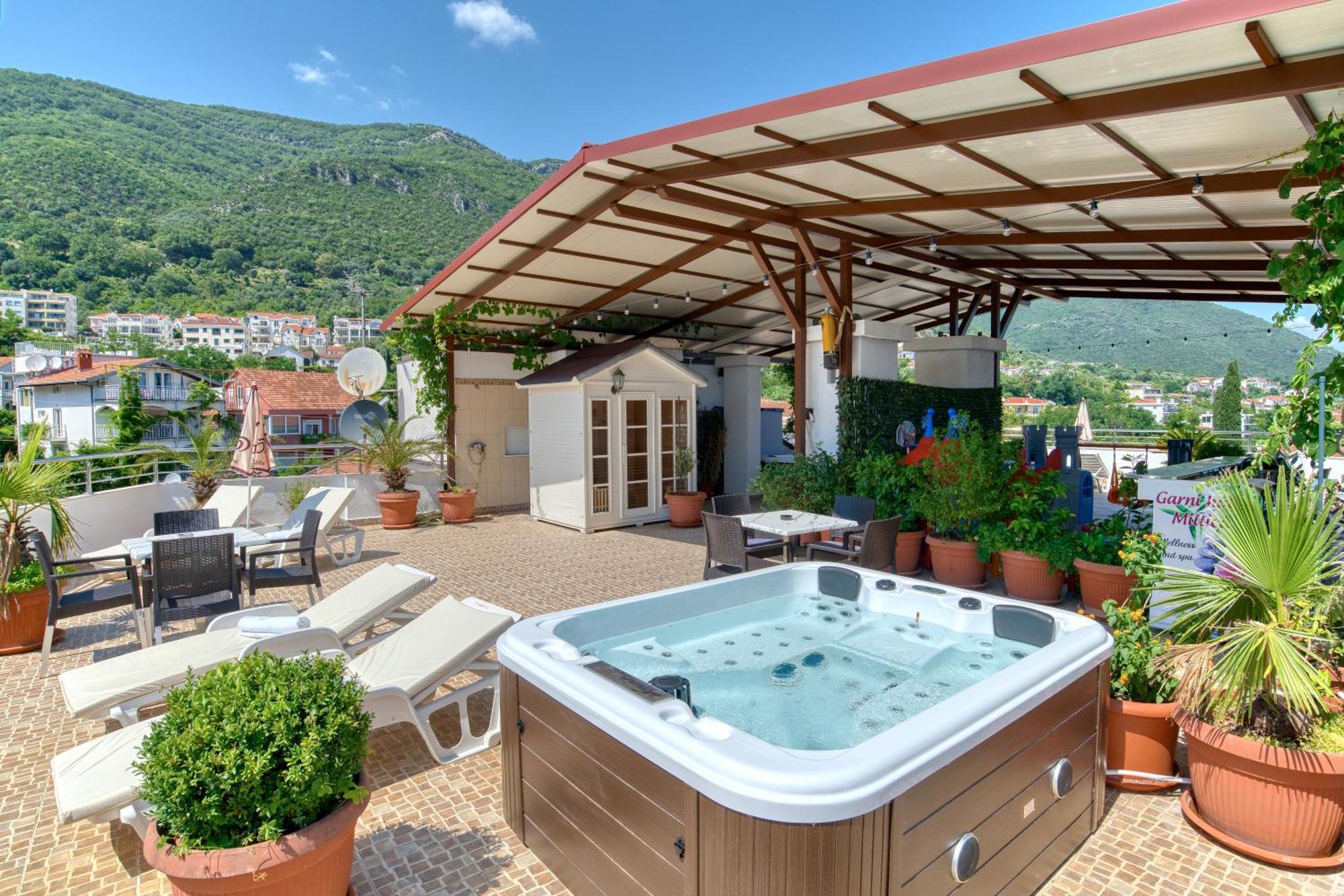 Garni Hotel Milica ヘルツェグ・ノヴィ エクステリア 写真