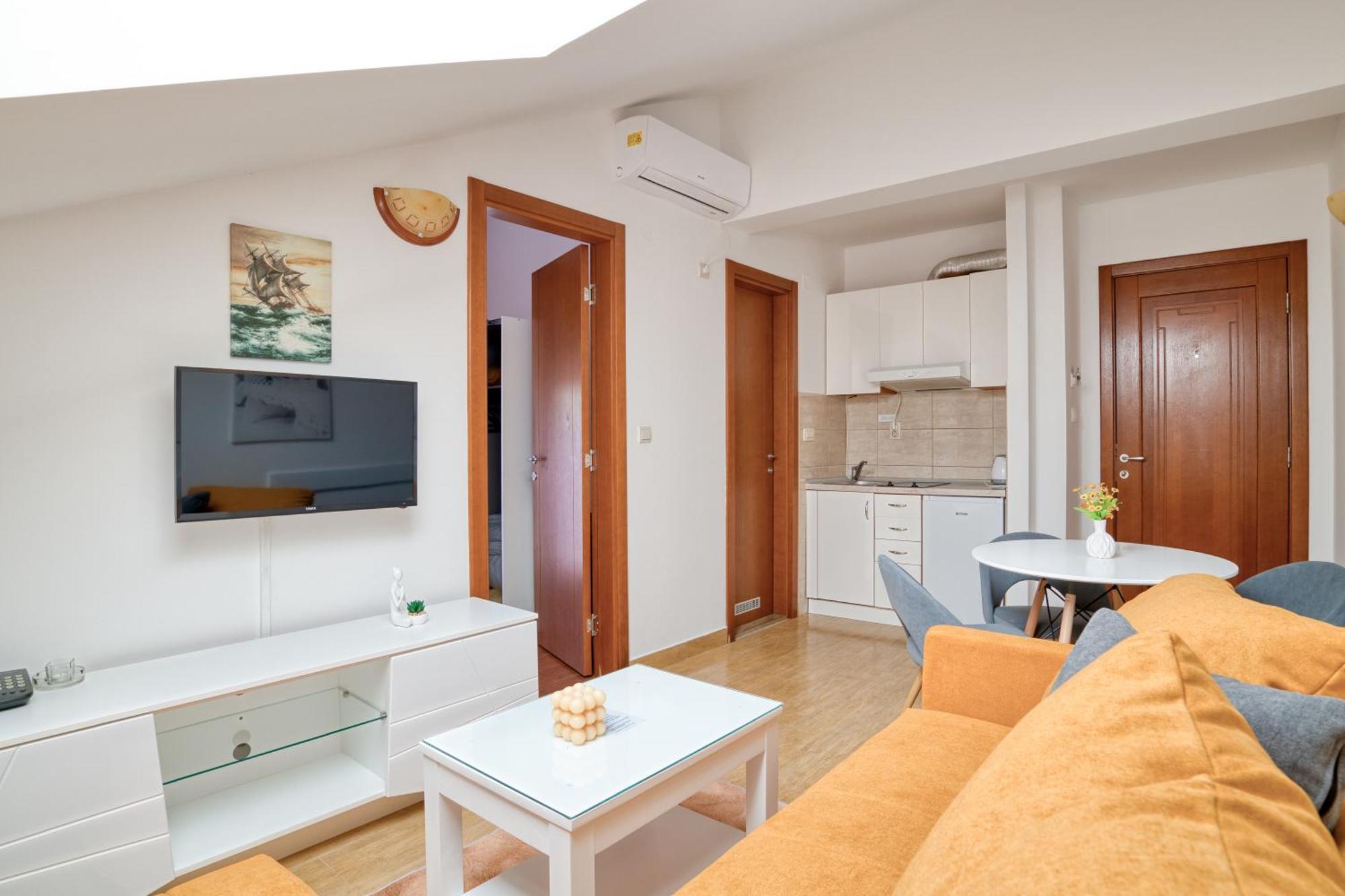 Garni Hotel Milica ヘルツェグ・ノヴィ エクステリア 写真